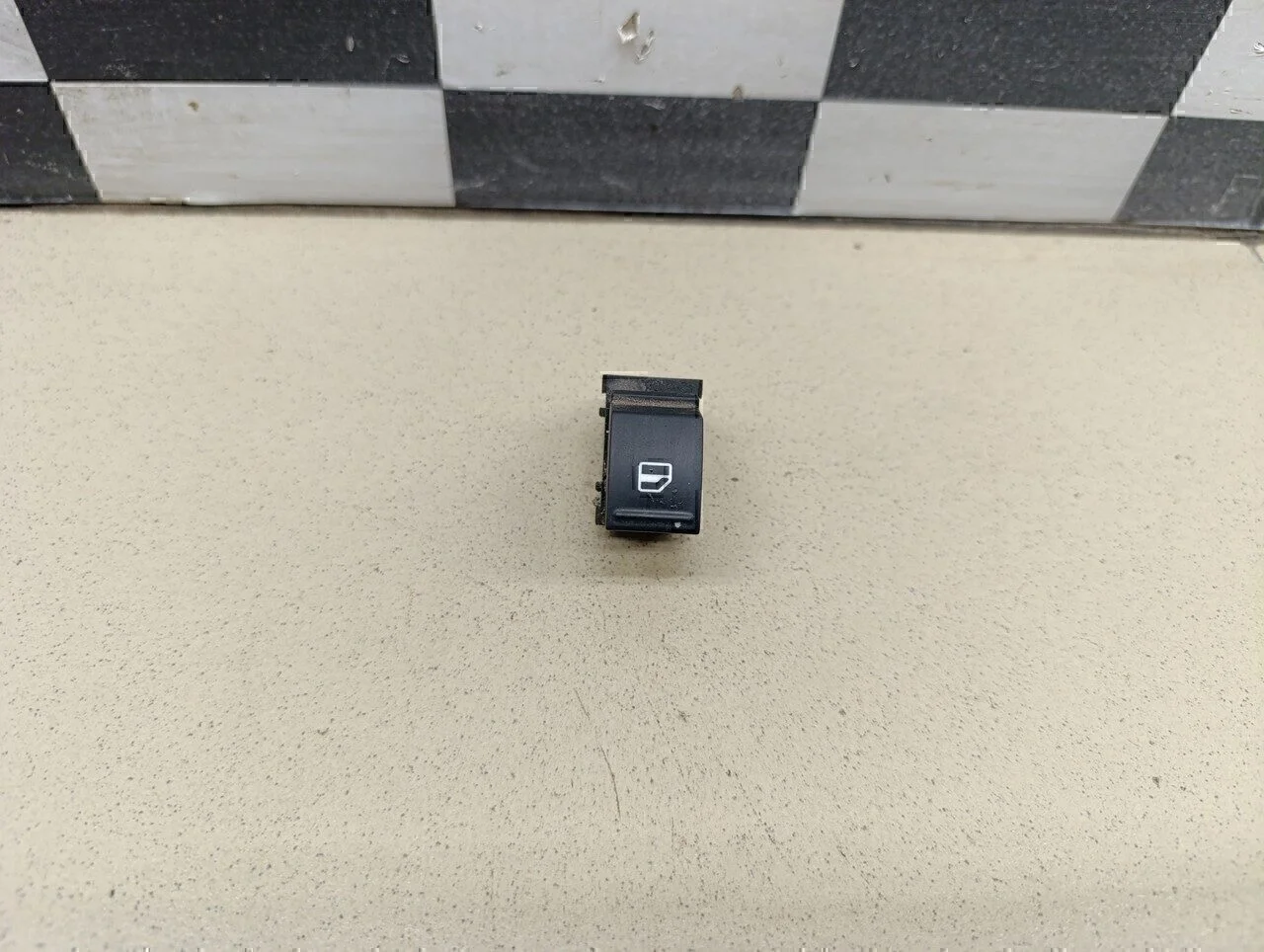 Кнопка стеклоподъемника Passat [B6] 2005-2010