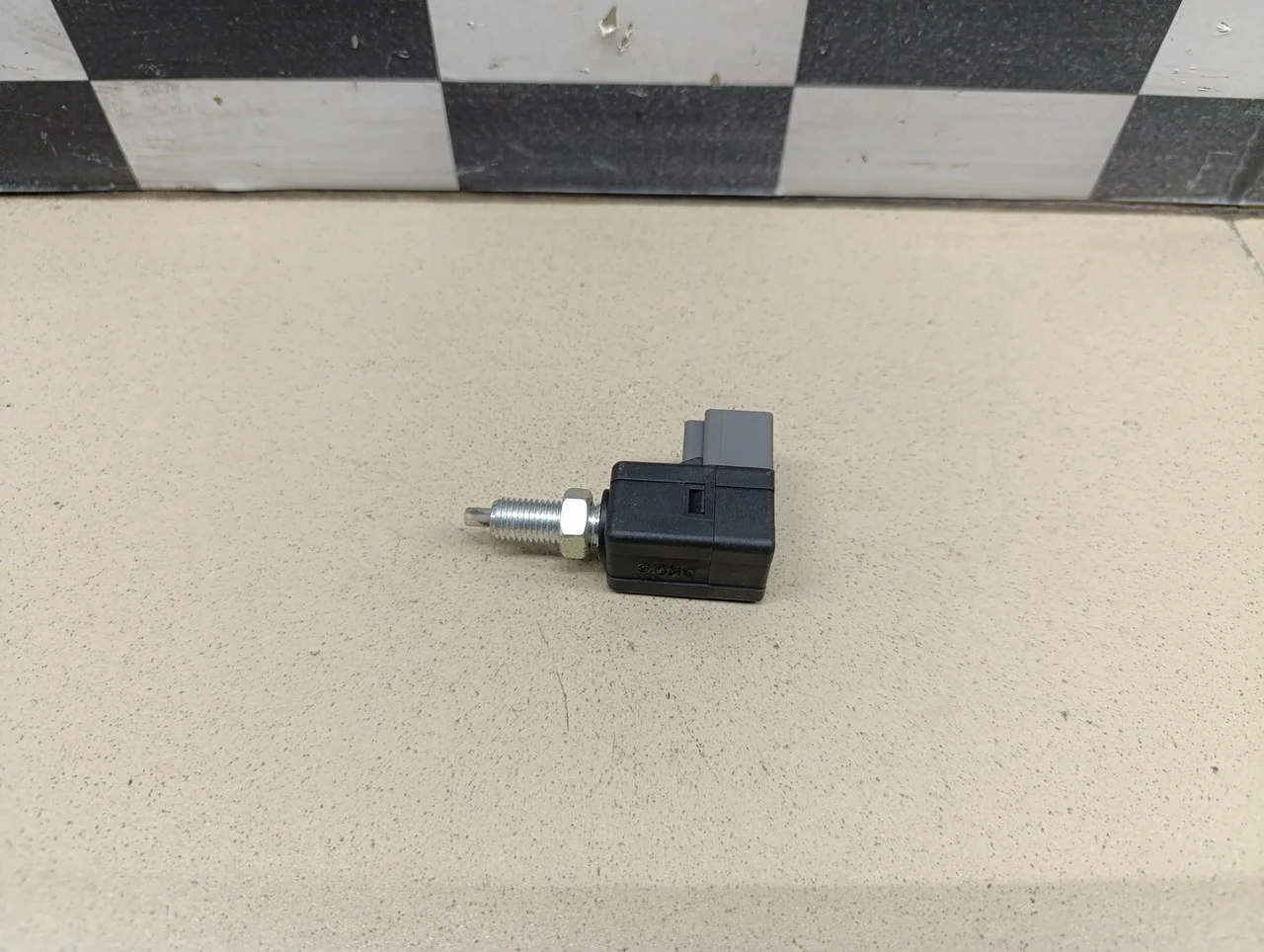 Датчик включения стопсигнала Elantra 2000-2005