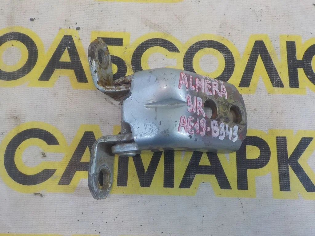 Петля двери задней правой нижняя Nissan Almera N16 (2000—2003)