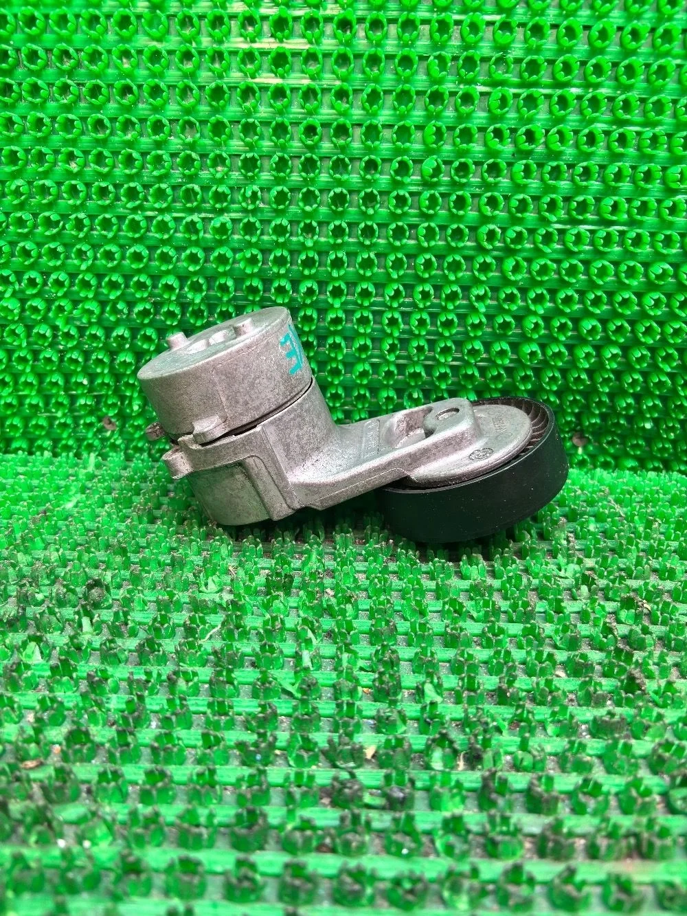 Z18XE Ролик натяжитель 90571758 Zafira A (1999—2003) В наличии