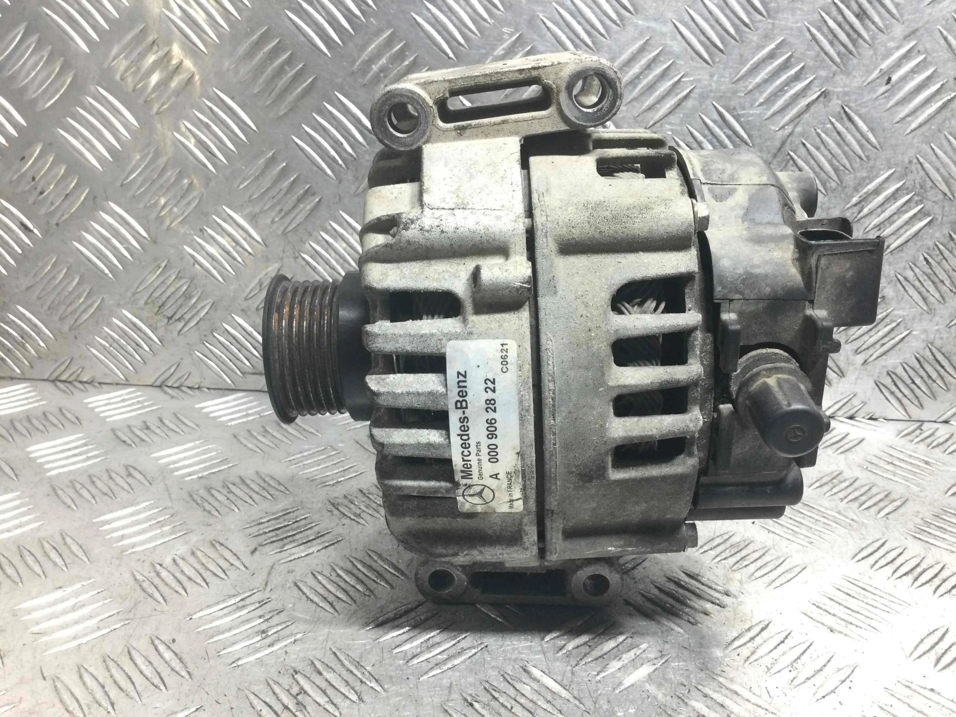 Генератор Mercedes Sprinter Sprinter II (w906) 2006 - 2017 дизель 2.2 CDI Механика Микроавтобус