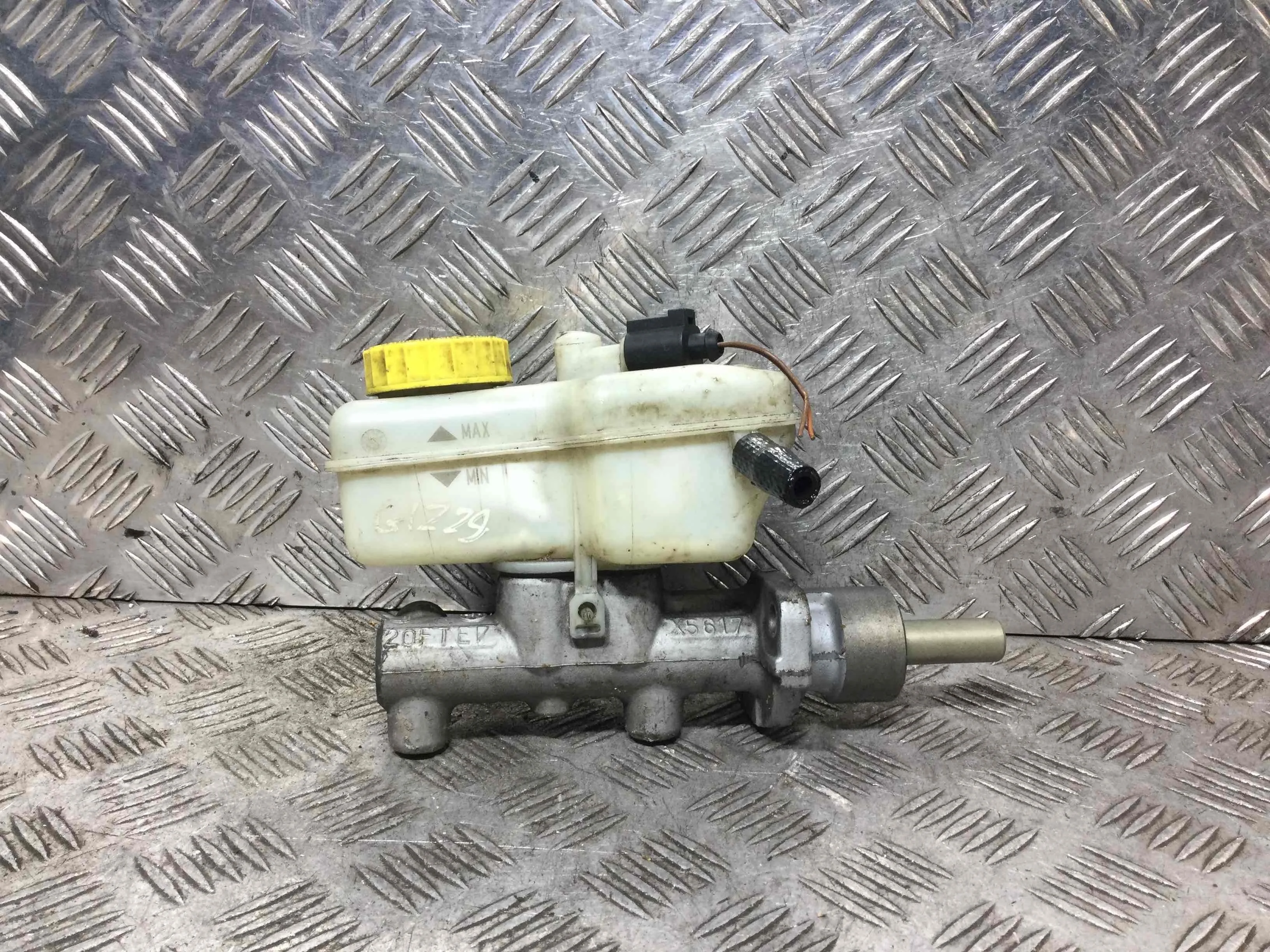 Цилиндр тормозной главный Volkswagen Polo 4 поколение (2001-2005) бензин 1.2 i Механика Х/б