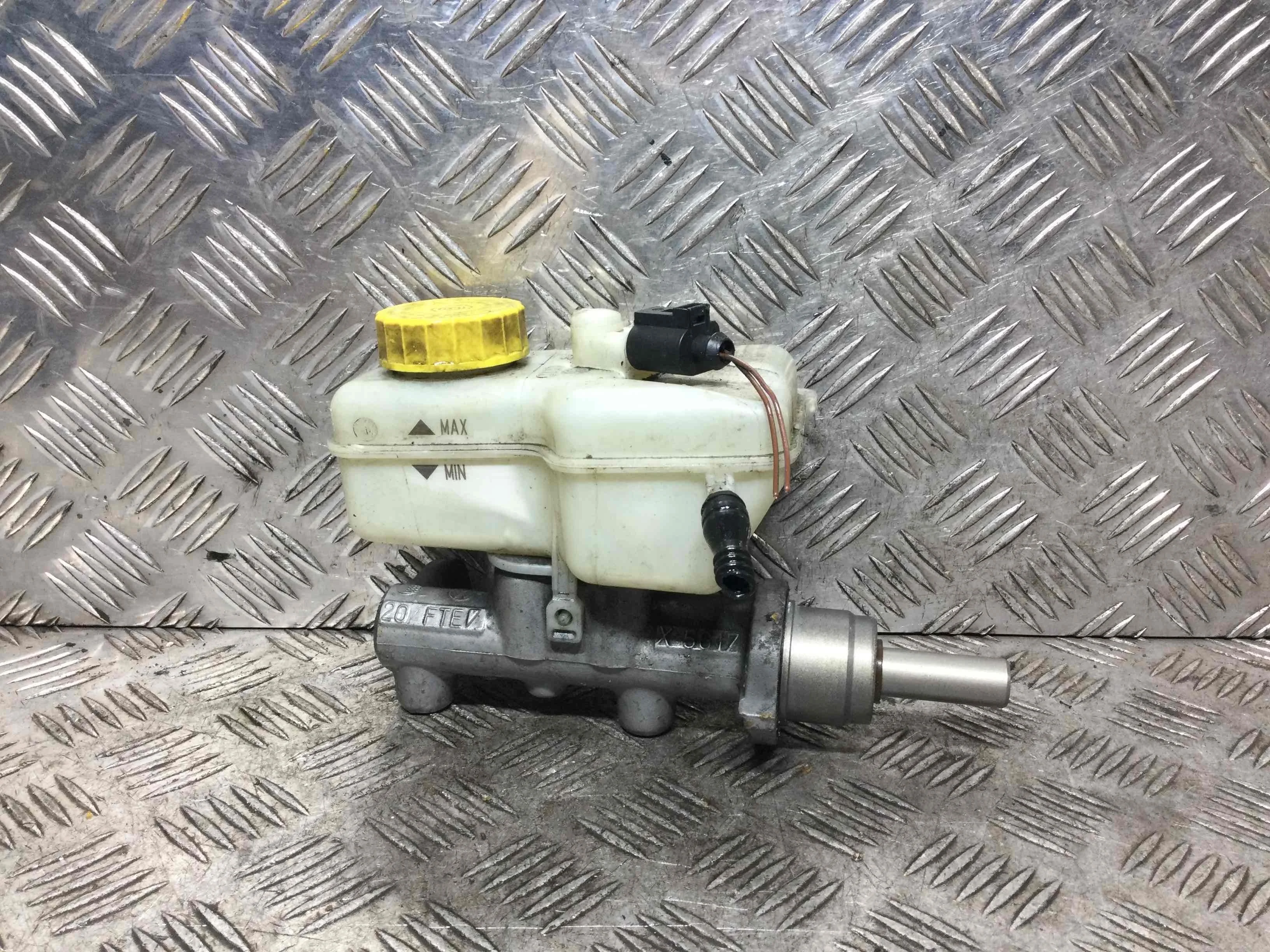 Цилиндр тормозной главный Volkswagen Polo 4 поколение (2001-2005) бензин 1.4 i Механика Х/б