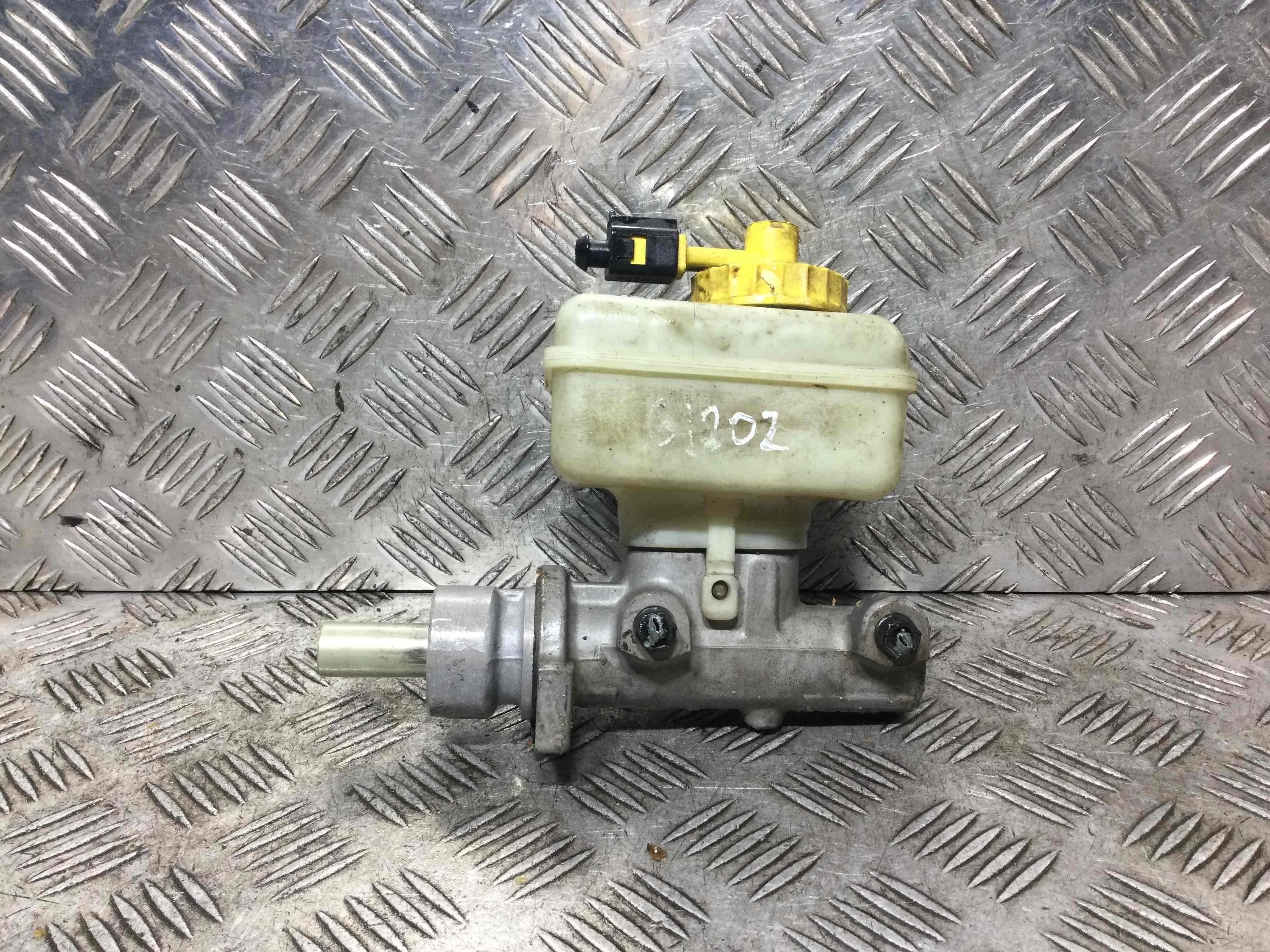 Цилиндр тормозной главный Audi A3 8L (1996-2000) бензин 1.8 i Механика Х/б