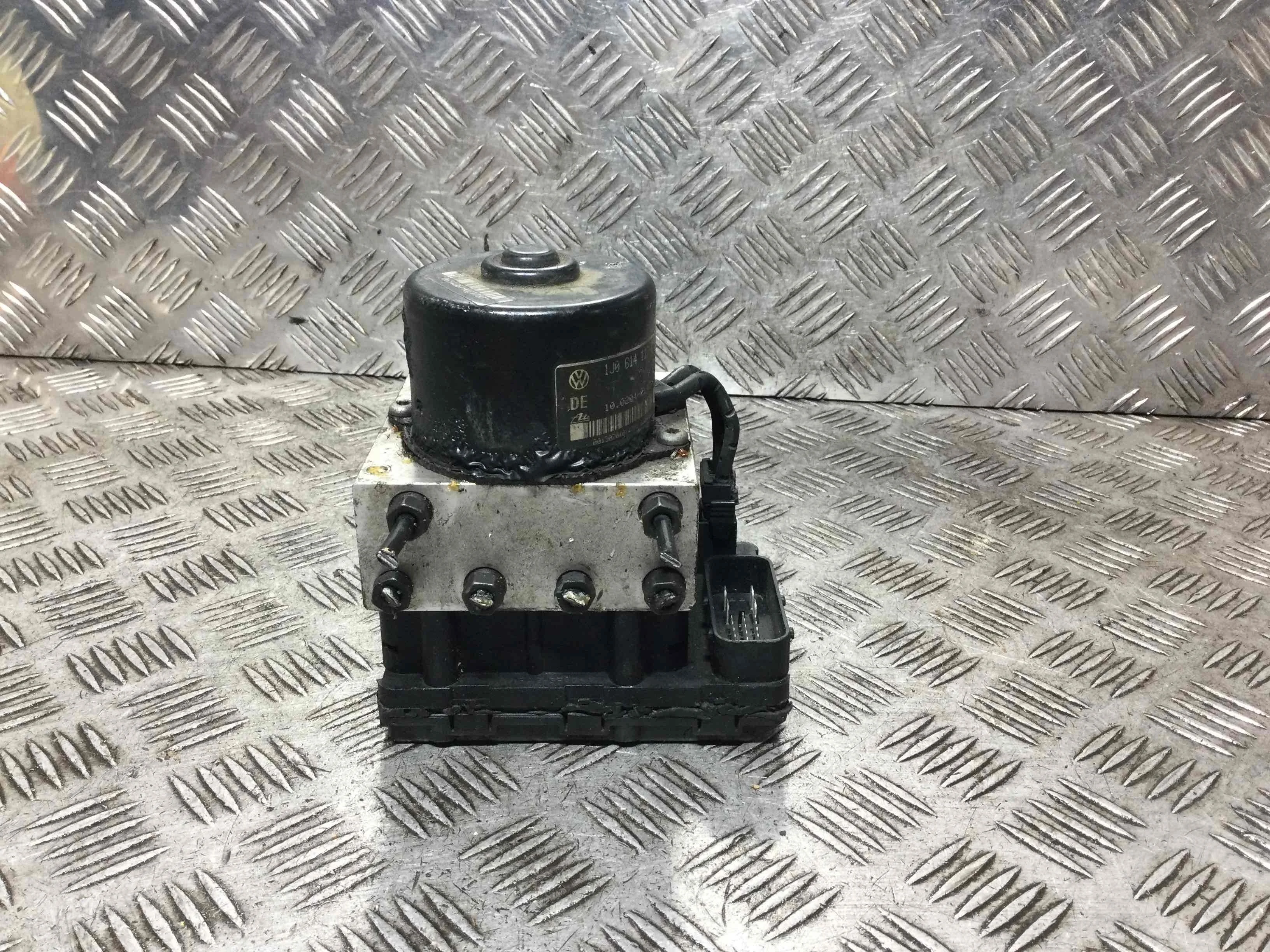 Блок ABS Audi A3 8L (1996-2000) бензин 1.6 i Механика Х/б