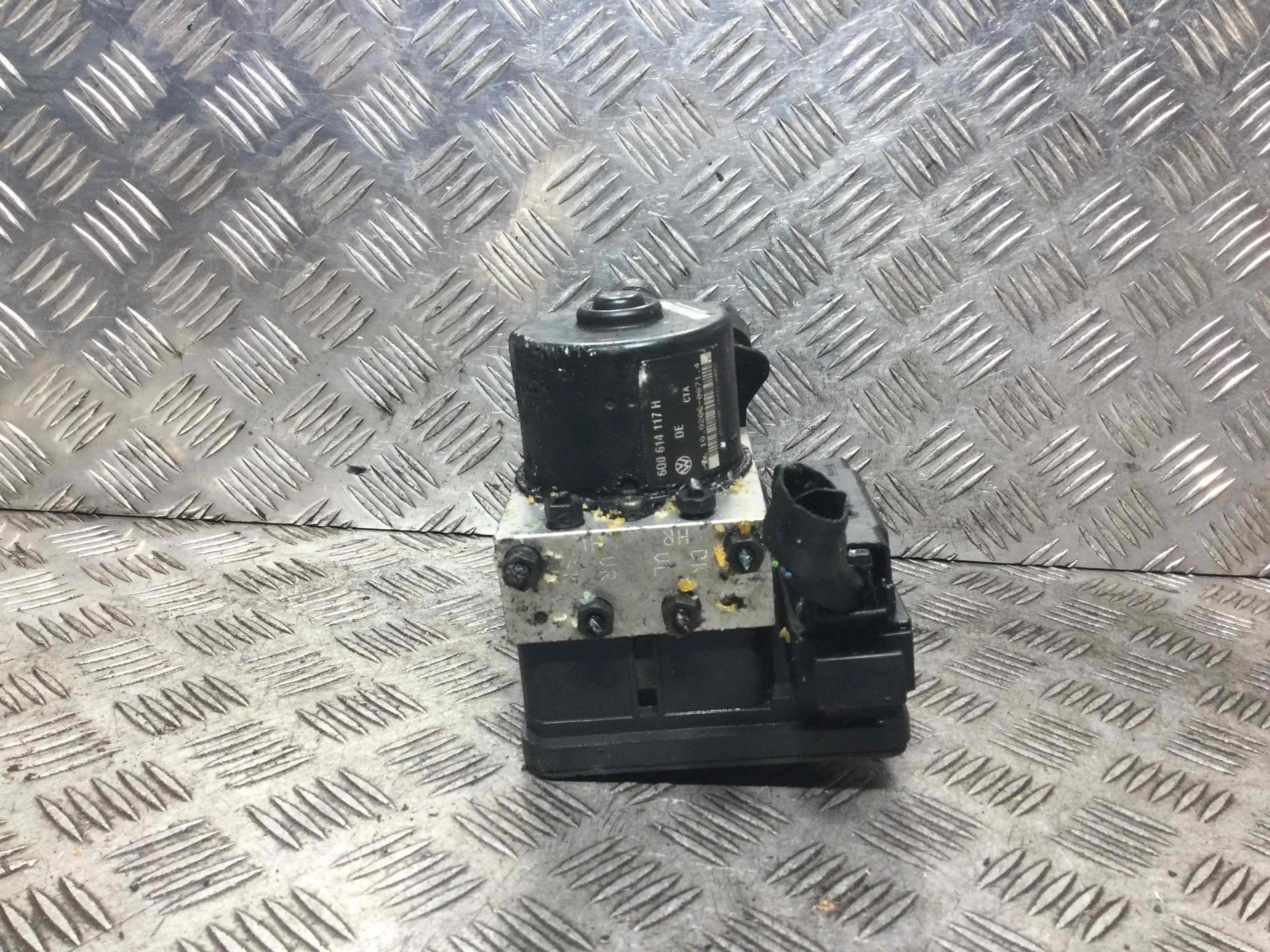 Блок ABS Volkswagen Golf 3 поколение (1991-1997) бензин 1.6 i Механика Х/б