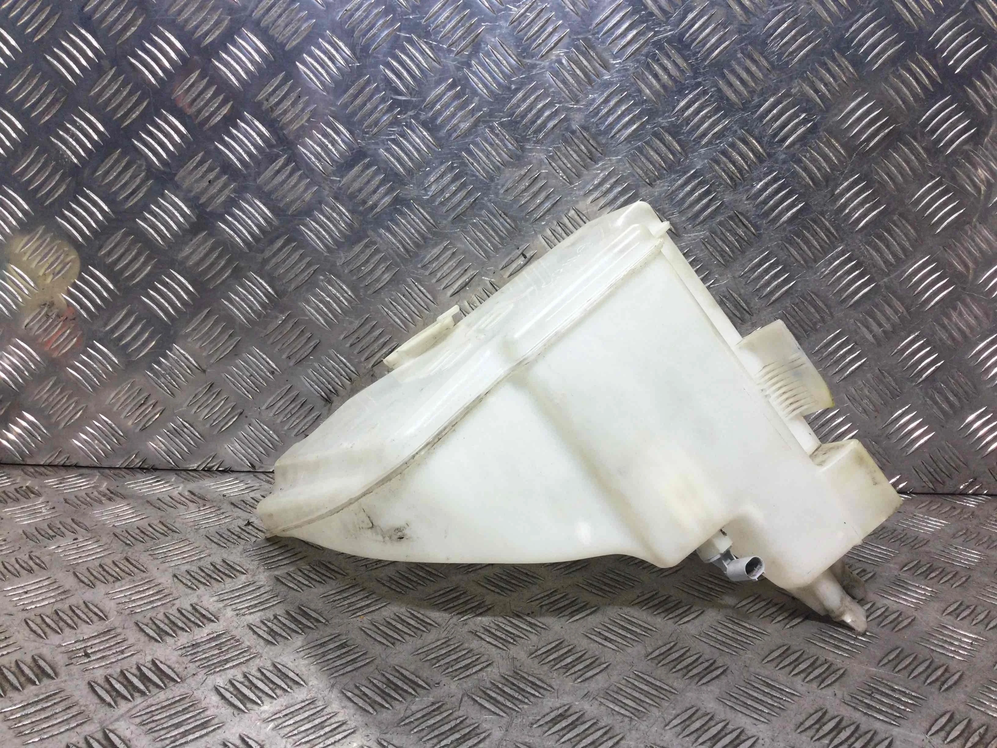 Бачок омывателя BMW 3-Series 3-Series E46 1998 - 2006 бензин 1.9 i Механика Седан