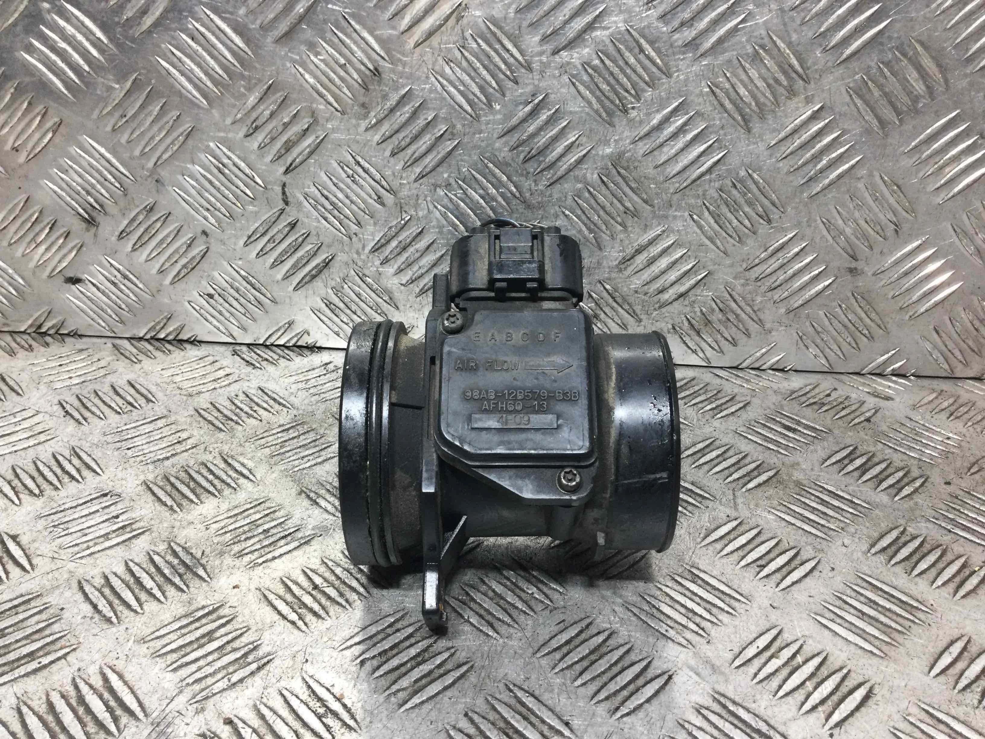 Расходомер воздуха Ford Focus 1 поколение [рестайлинг] (2001-2005) дизель 1.8 TDCi Механика Универсал