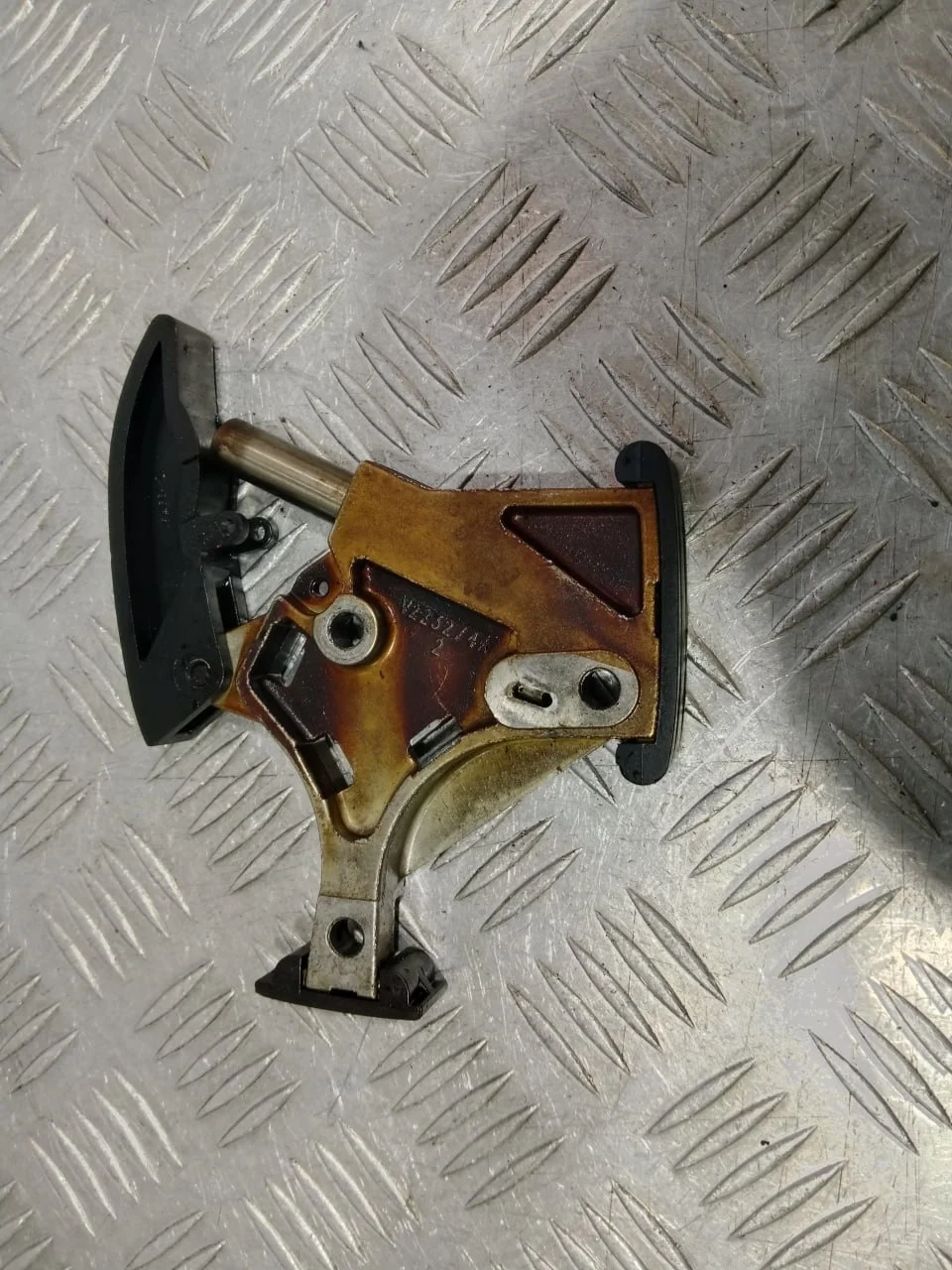 [Б/У] Натяжитель цепи масляного насоса [Код: 00632834 ]