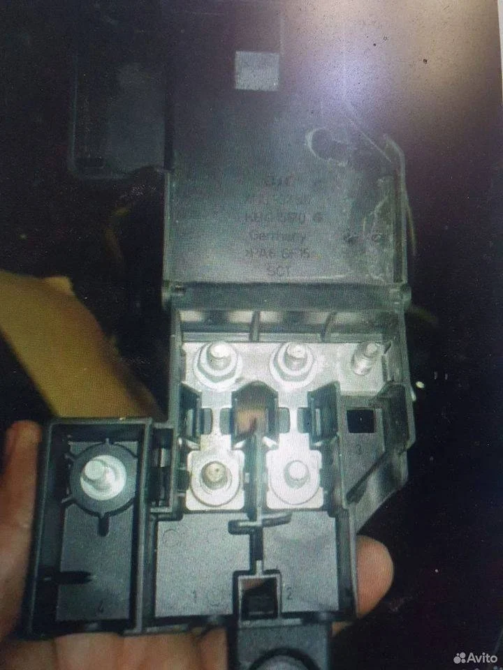 Распределитель потенциала Audi A8 D4 (2010—2014) 4,2