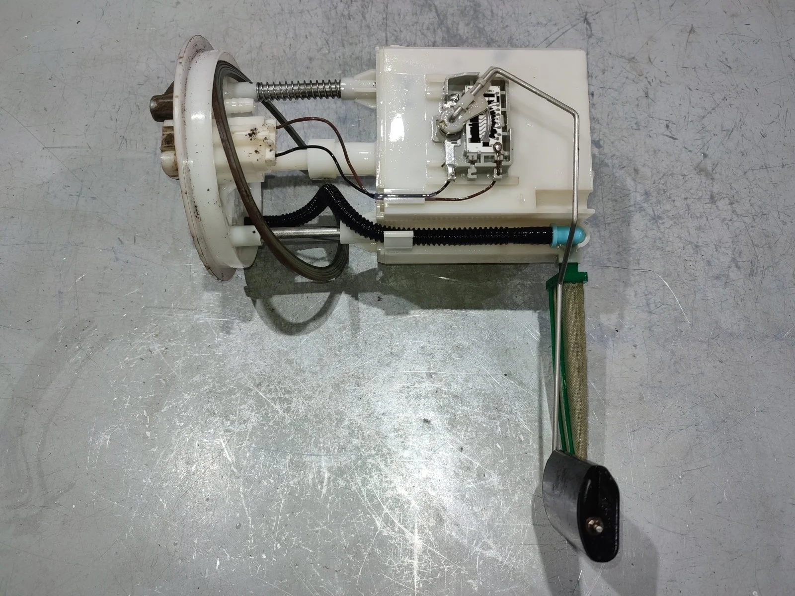 Датчик уровня топлива (топливозаборник) SsangYong Kyron 2009 D130