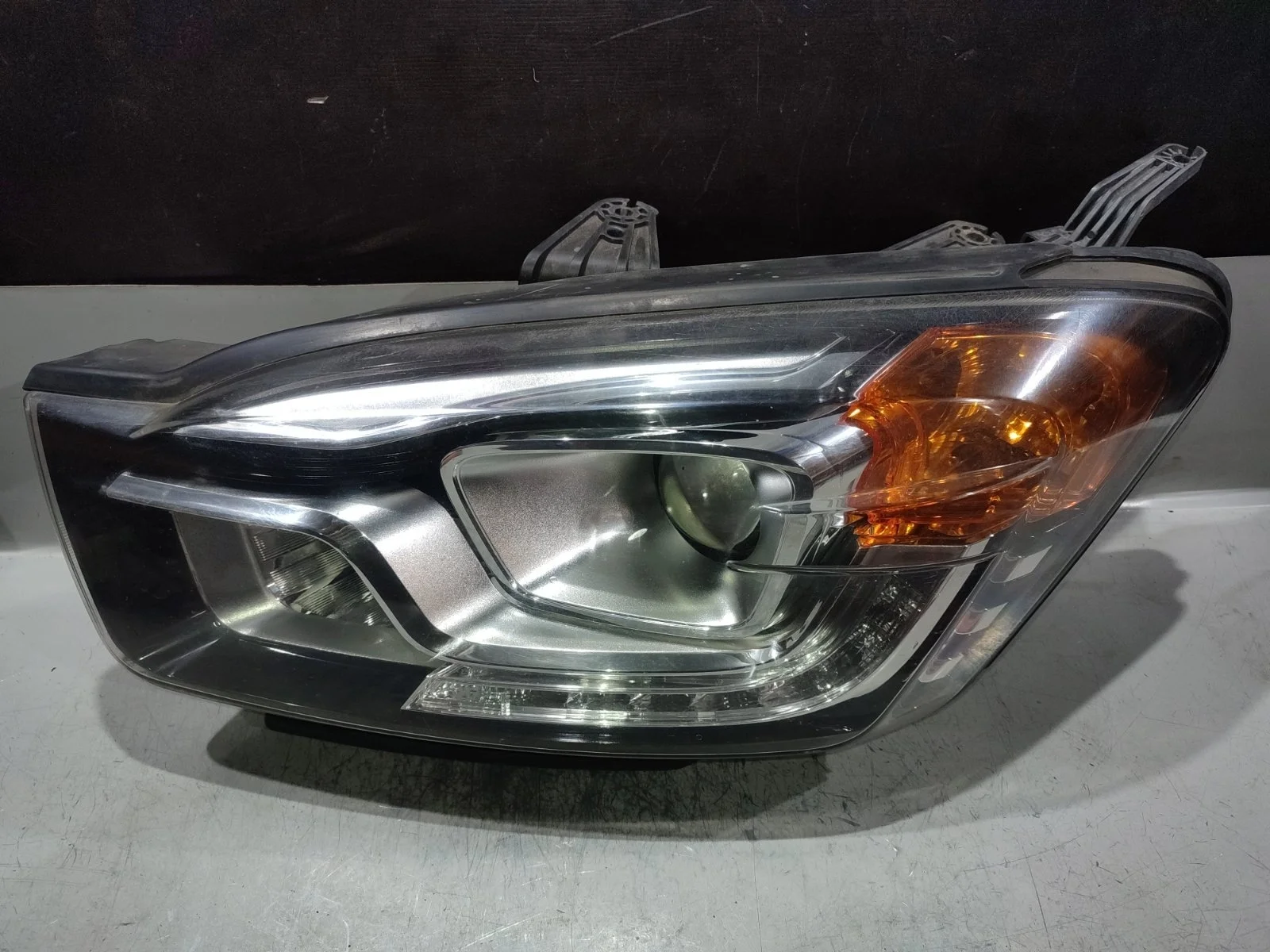 Фара SsangYong Actyon 2014 C200