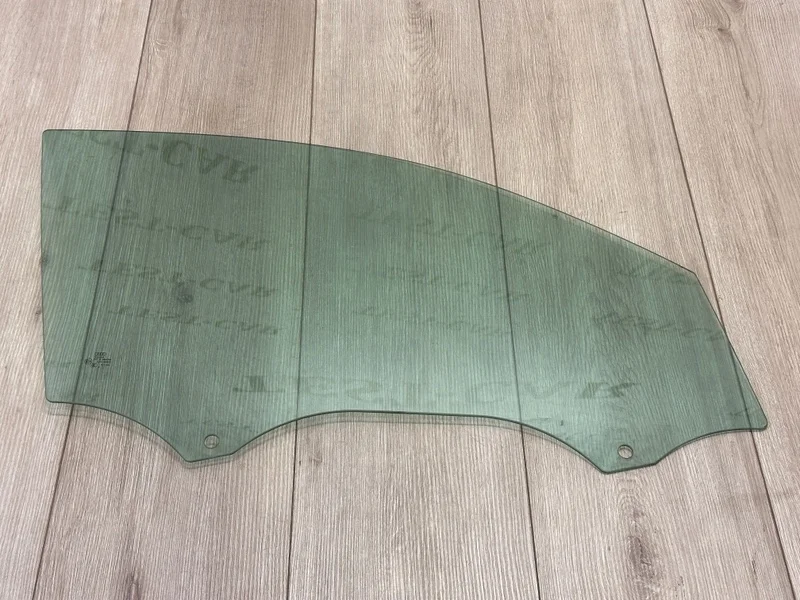 Стекло двери Audi Q3 2012-2018 8U