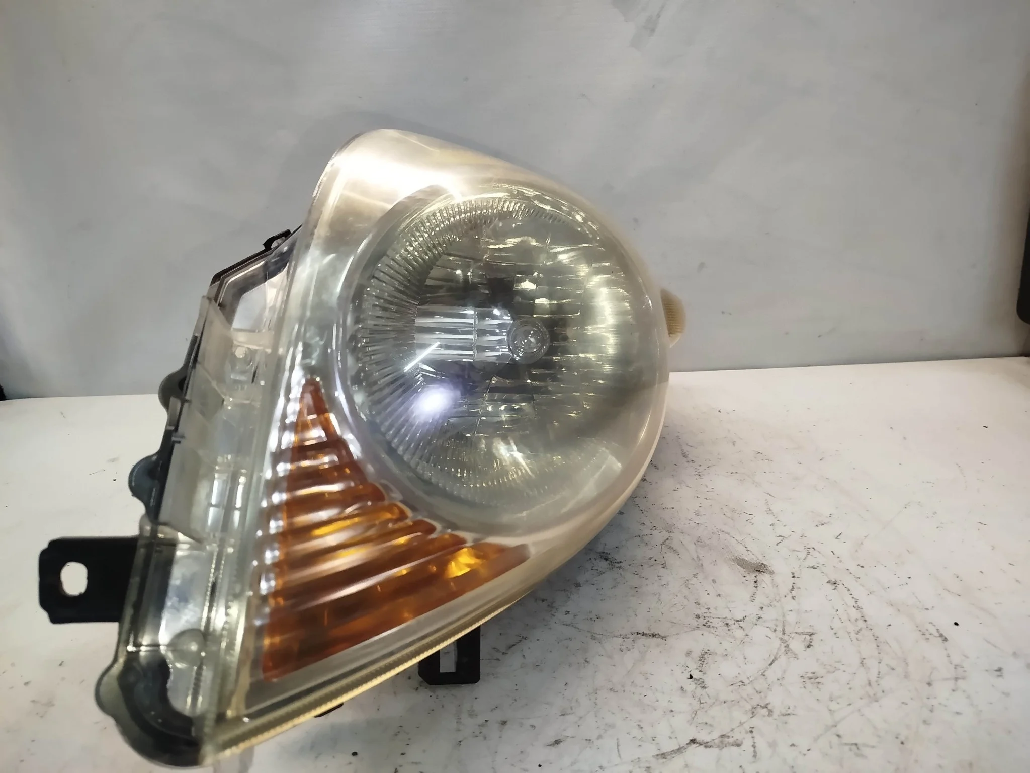 ФАРА NISSAN ПРАВО 260101U625 KB567