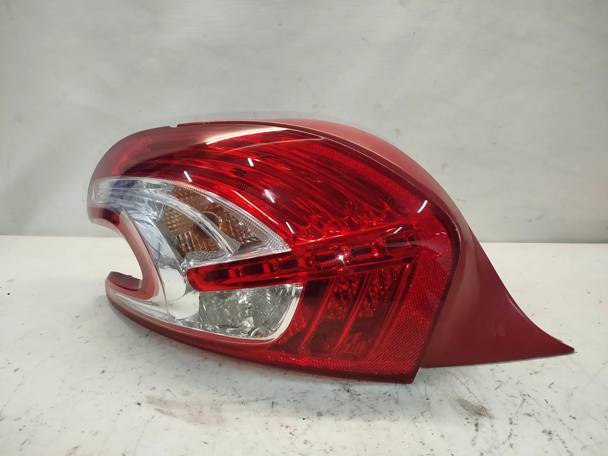 ФОНАРЬ PEUGEOT ЛЕВО 9672628280 KB668