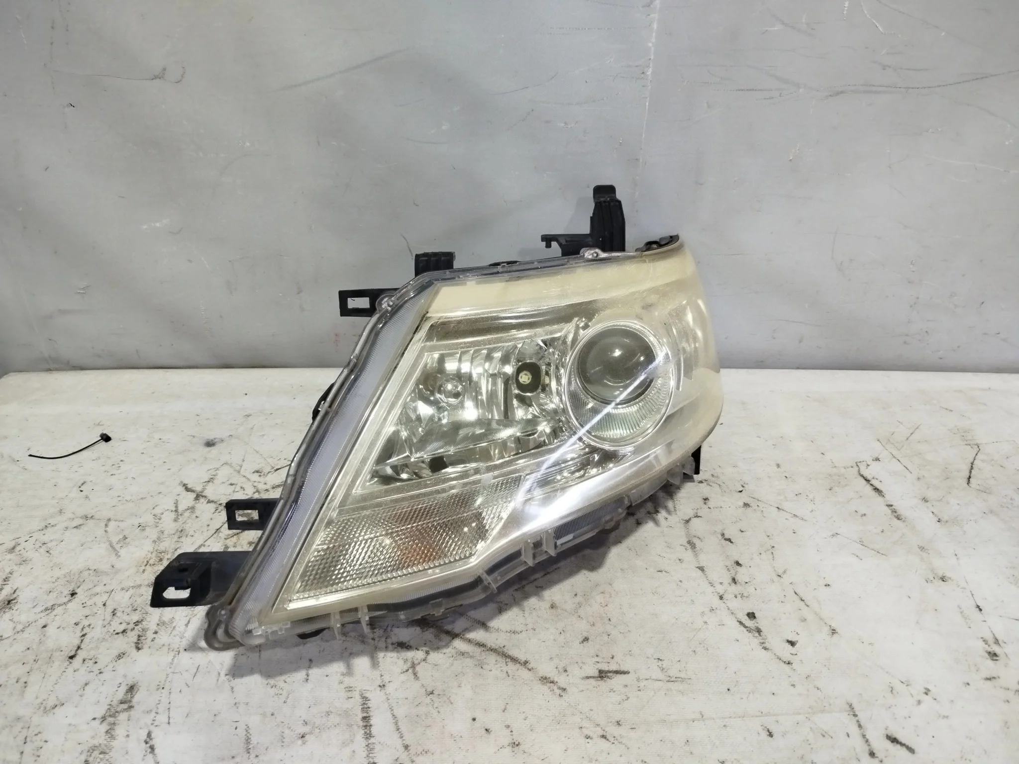 ФАРА NISSAN SUZUKI ЛЕВО 260601GK1A NA7730