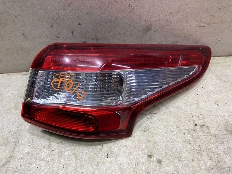 Фонарь правый наружный Nissan Qashqai J11