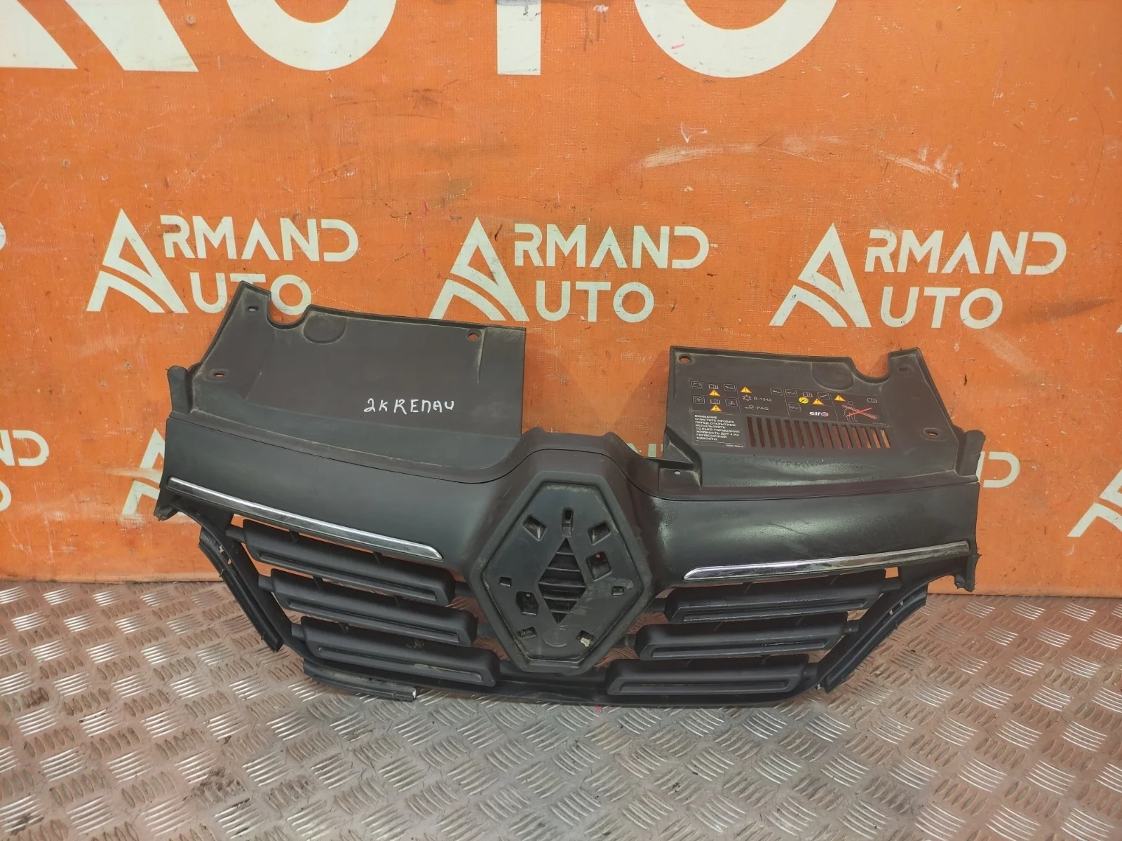 Решетка радиатора RENAULT Logan 2018-2022