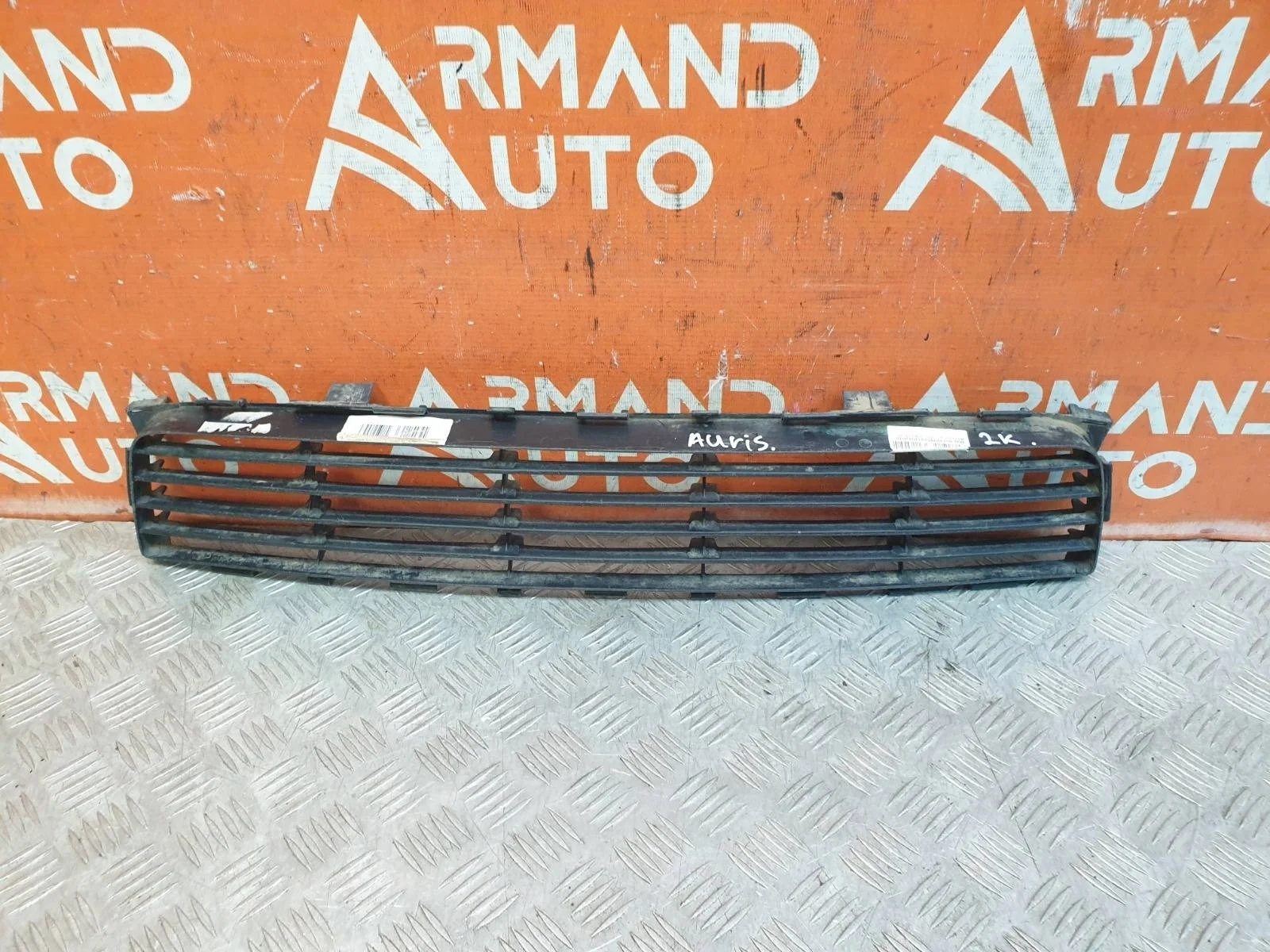 Решетка бампера Toyota Auris 2006-2010