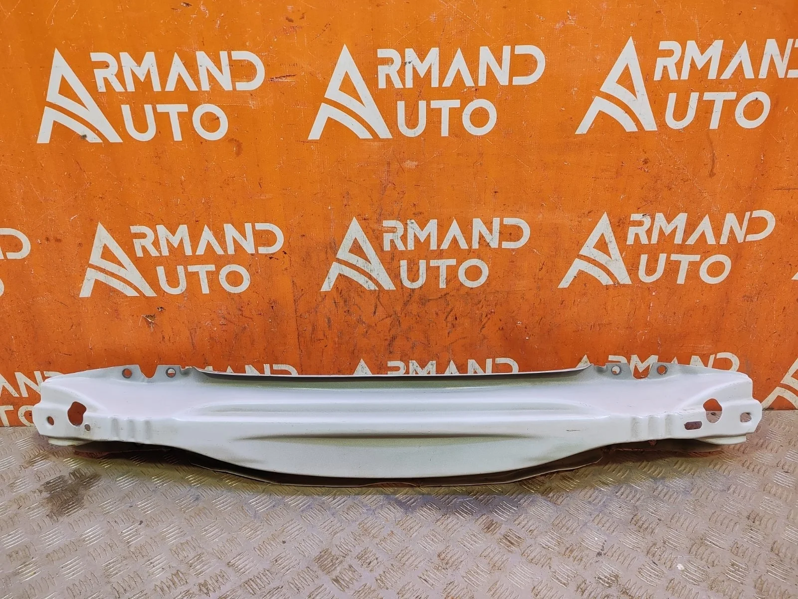 Усилитель бампера Volvo XC60 2008-2017