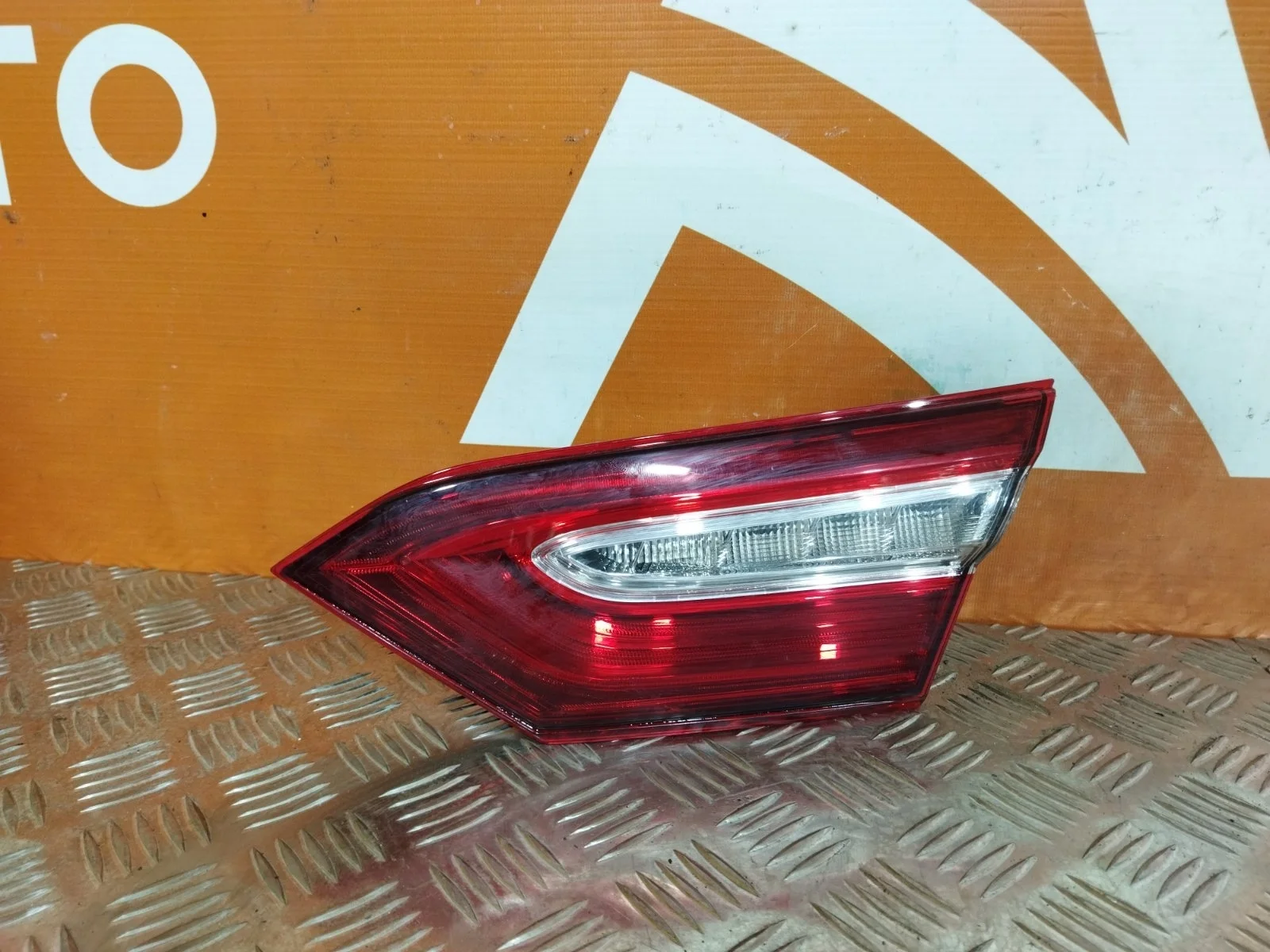 Фонарь внутренний Toyota Camry 2017-нв 8 XV70