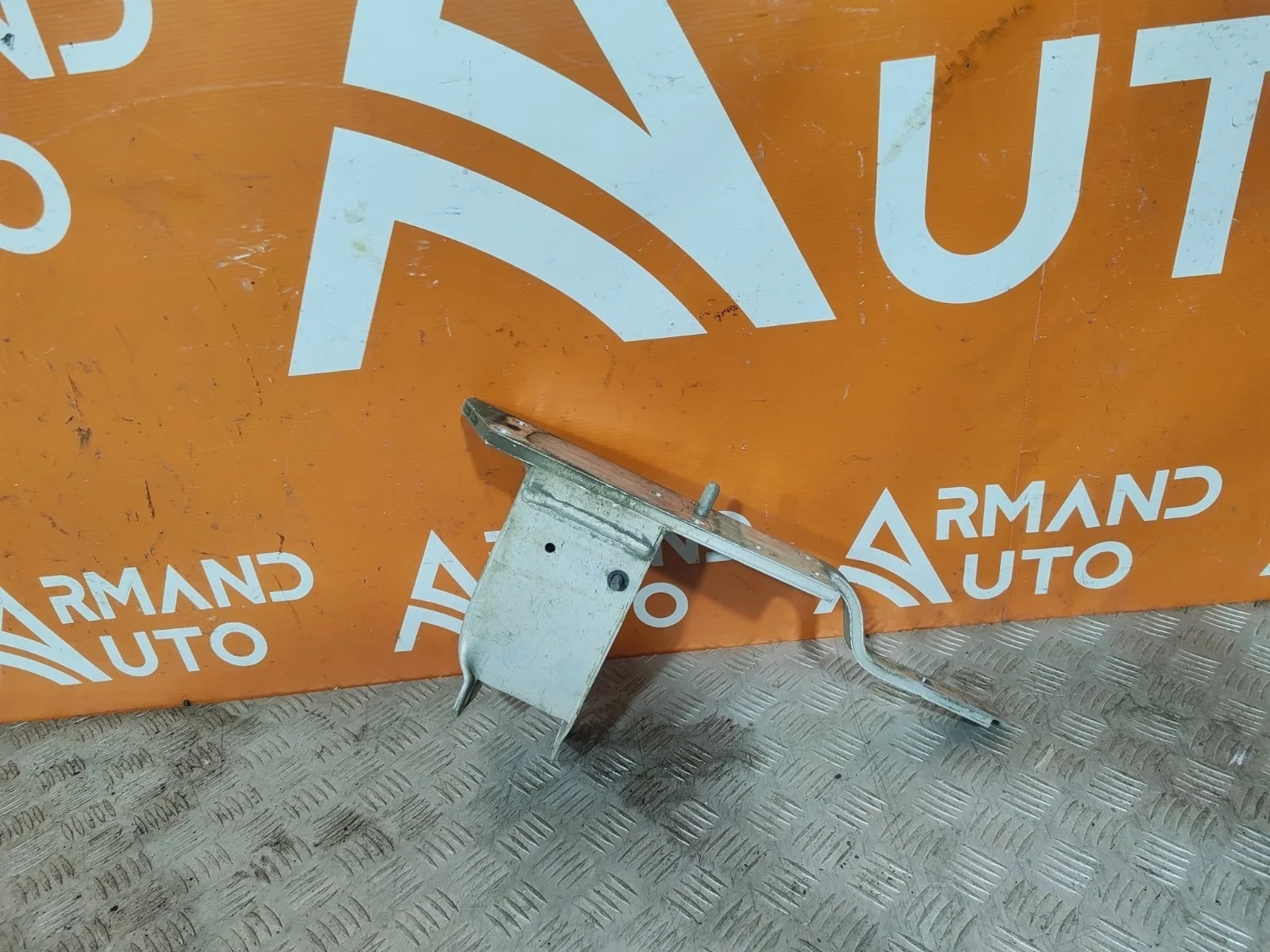 Кронштейн усилителя бампера BMW X5 2013-2018 F15