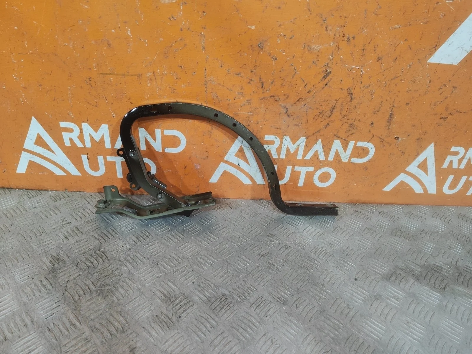 Петля крышки багажника Toyota Camry 2017-нв 8 XV70