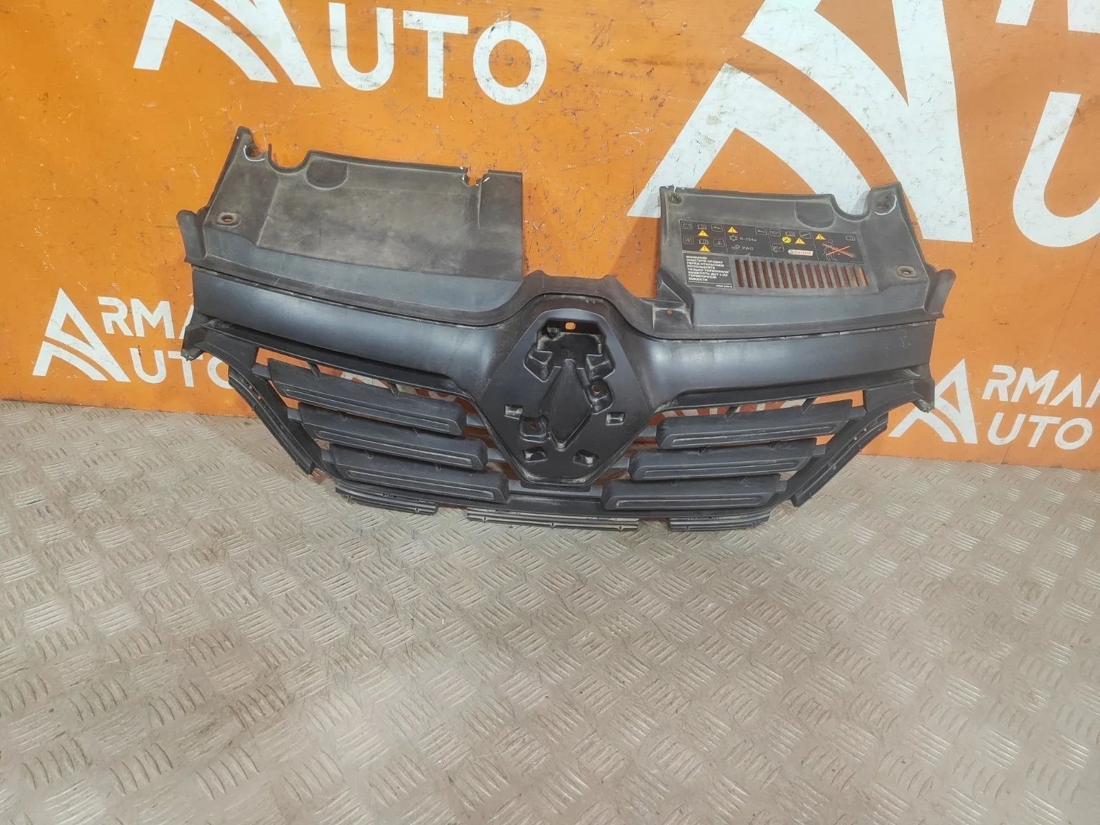 Решетка радиатора Renault Logan 2018-2022