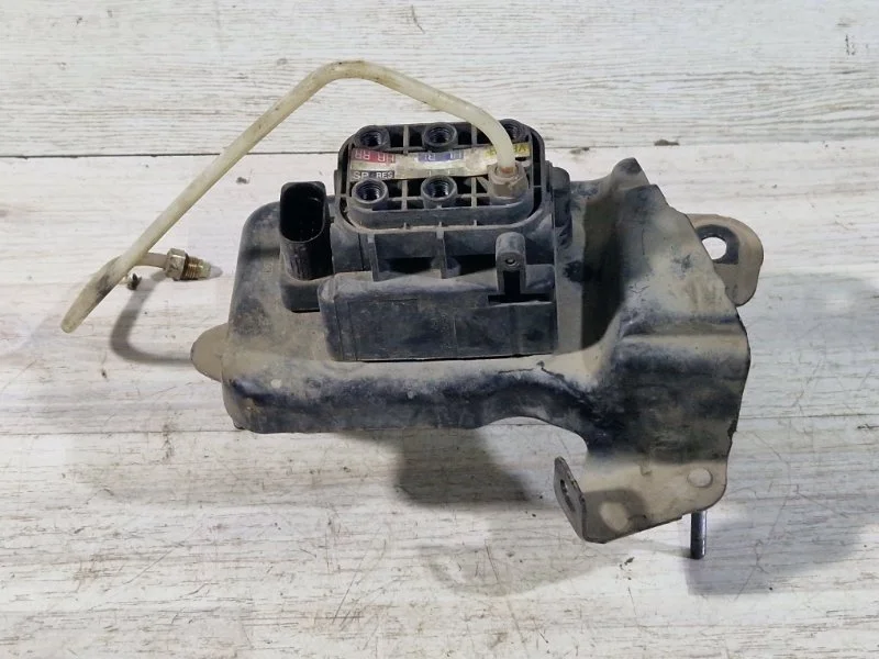 Блок клапанов пневмоподвески Mercedes-Benz ML164 2006