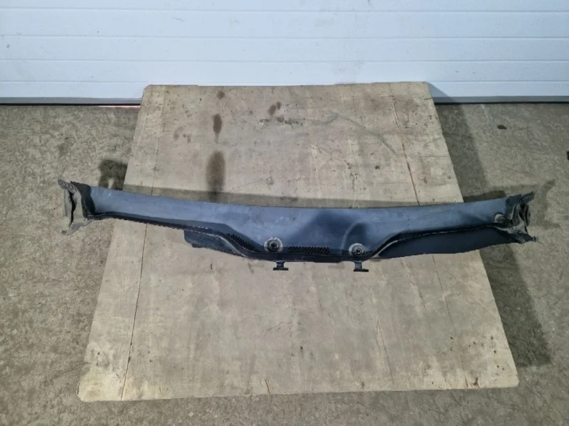 Накладка жабо Mercedes-Benz ML164 2006