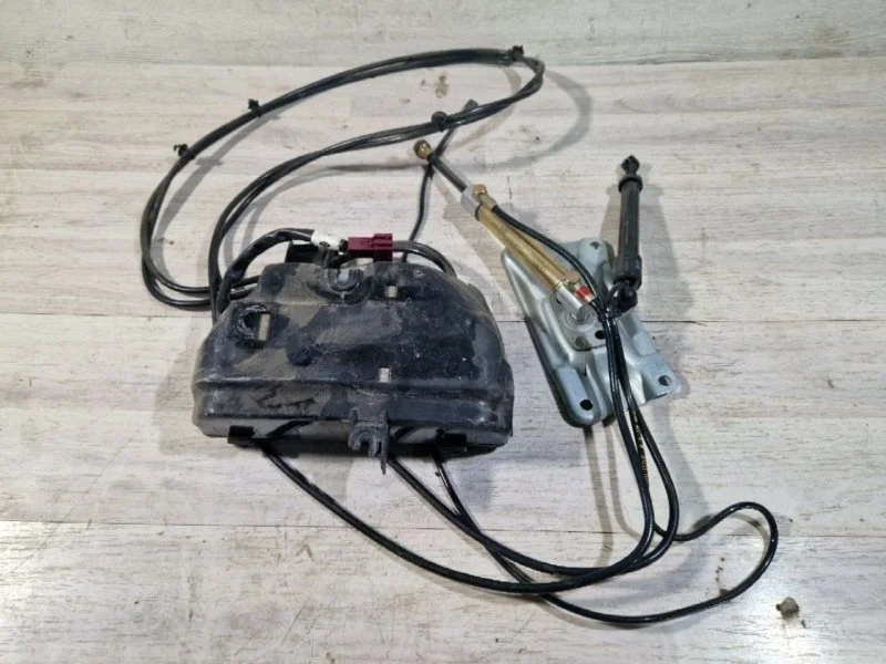 Механизм подъема двери багажника Mercedes-Benz ML164 2006