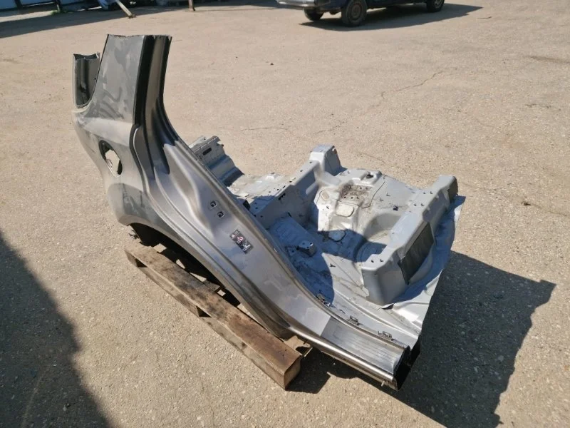 Четверть кузова Mercedes-Benz ML164 2006