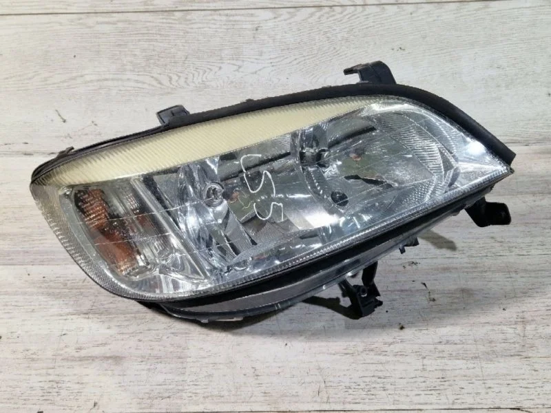 Фара Opel Zafira 2004