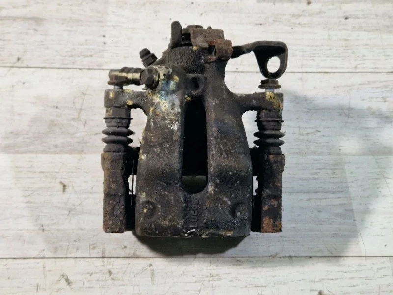 Суппорт Opel Zafira 2004