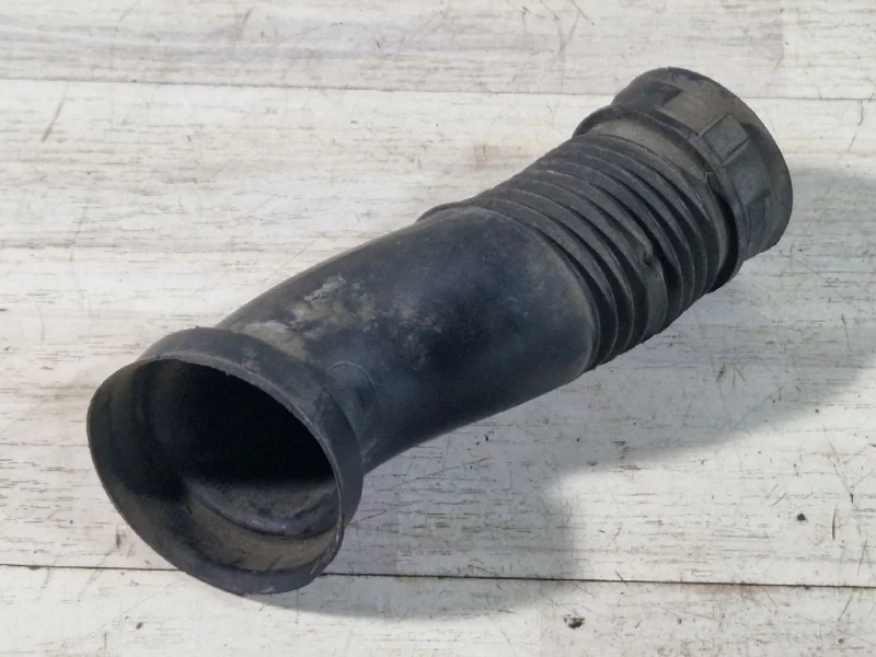 Патрубок воздушного фильтра Opel Zafira 2004