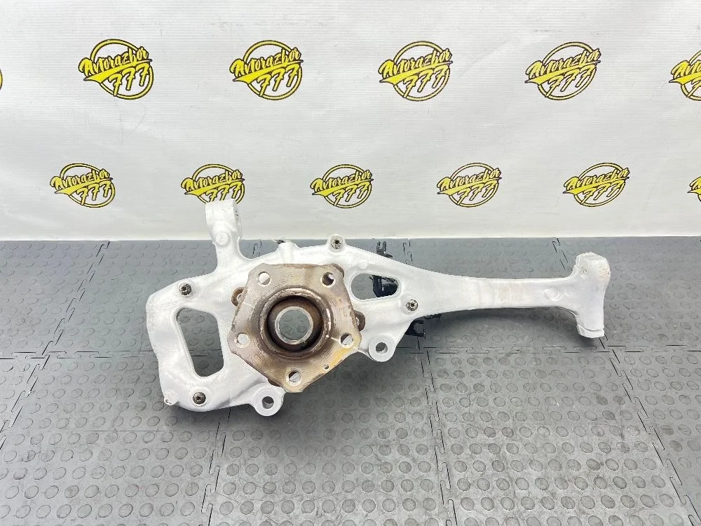 Кулак поворотный передний левый Audi A4 B9 (2015—2020)