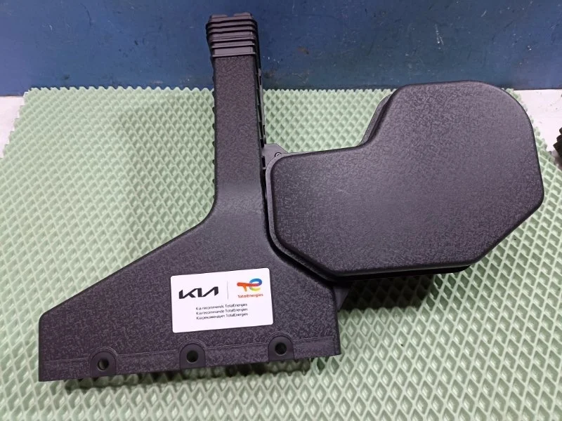 Патрубок забора воздуха Kia Sorento 2 282102P650 XM 2.4 G4KE
