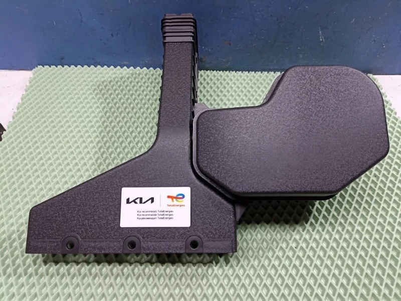 Патрубок забора воздуха Kia Sorento 2 282102P650 XM 2.4 G4KE