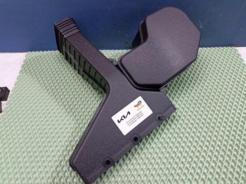 Патрубок забора воздуха Kia Sorento 2 282102P650 XM 2.4 G4KE