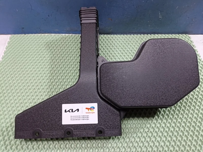 Патрубок забора воздуха Kia Sorento 2 282102P650 XM 2.4 G4KE