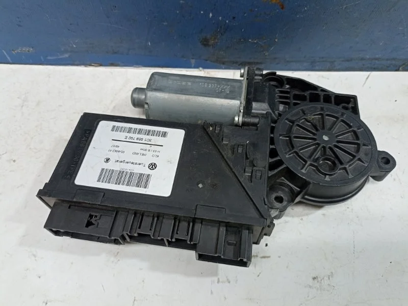 Моторчик стеклоподъемника Porsche Cayenne 2007 95562470202 955 4.8 M48.01, передний правый