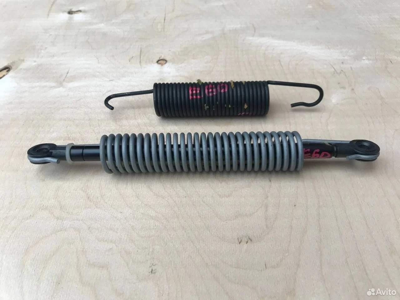 Амортизатор пружина багажника bmw e60