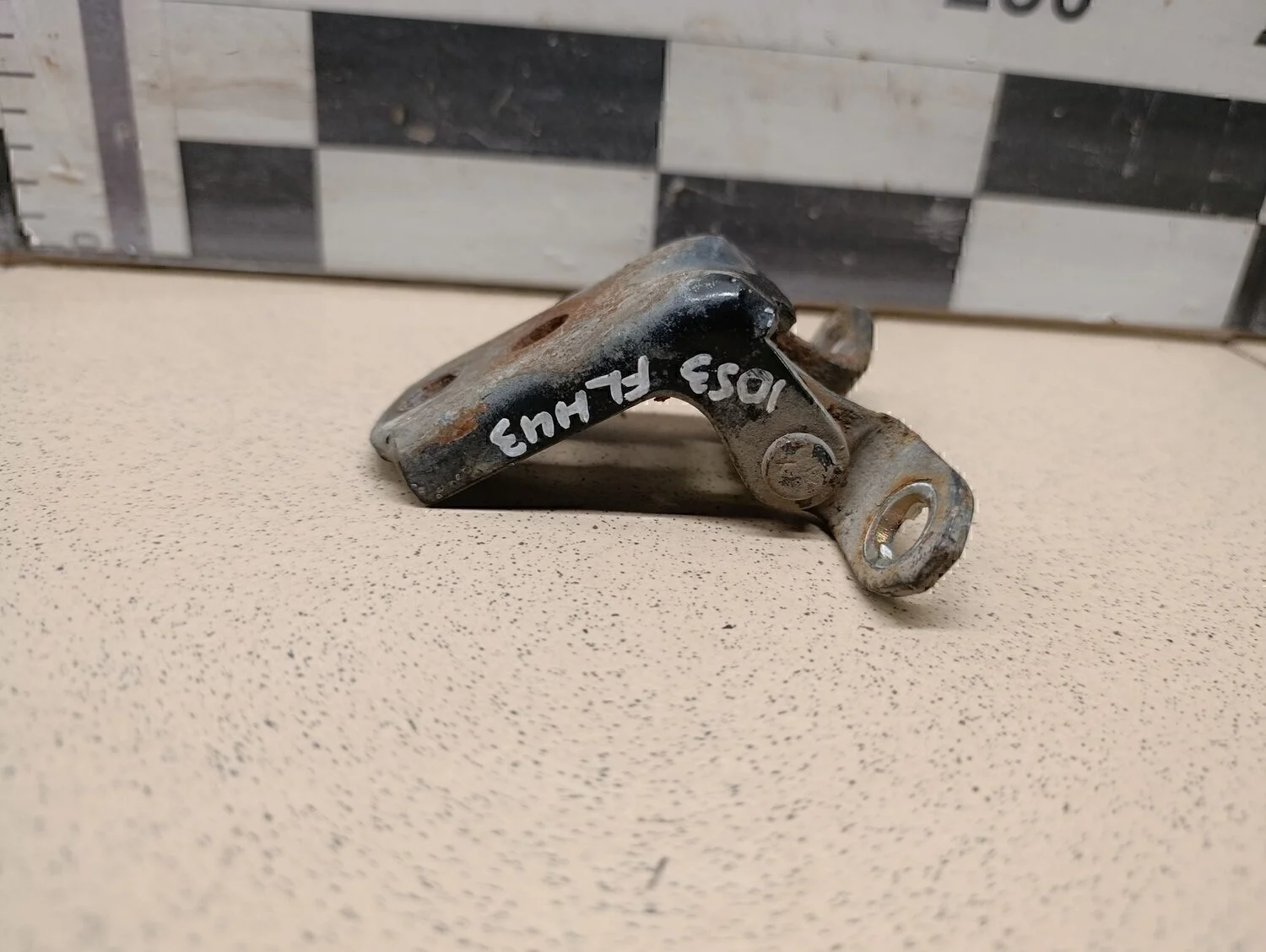 Петля двери передней левой нижняя Almera Classic (B10) 2006-2013