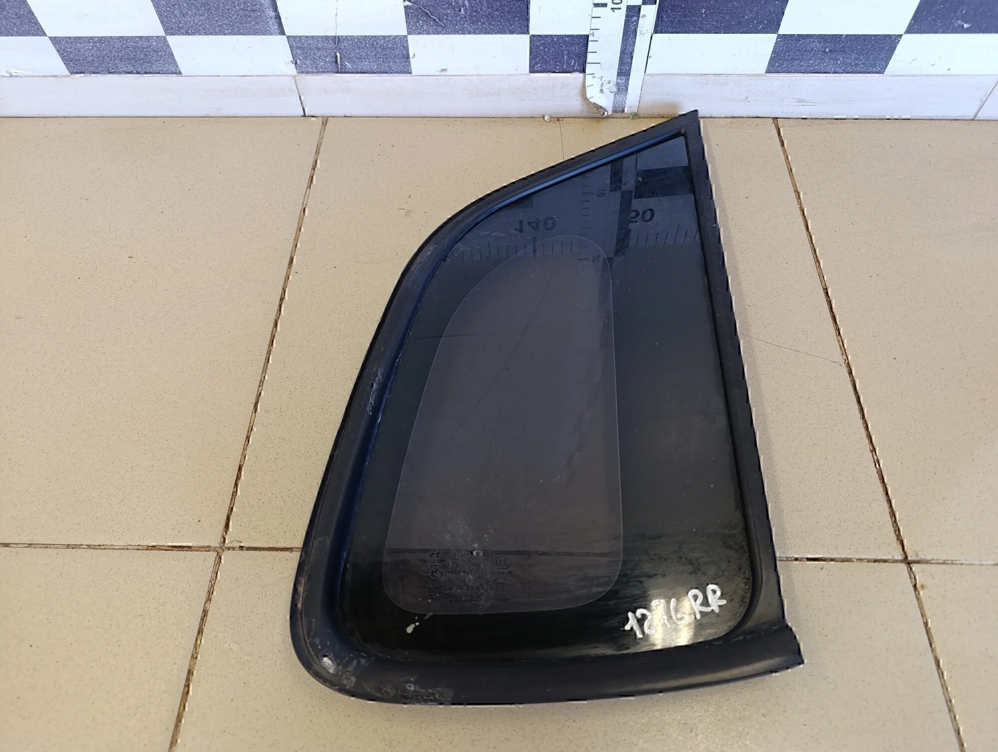 Стекло кузовное глухое правое Tucson 2004-2010