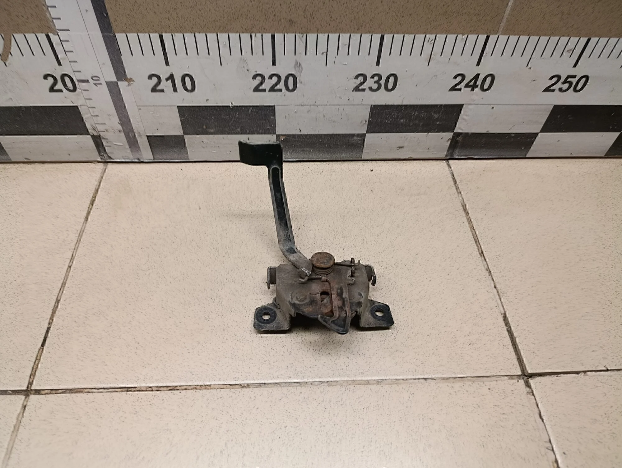 Замок капота Tucson 2004-2010