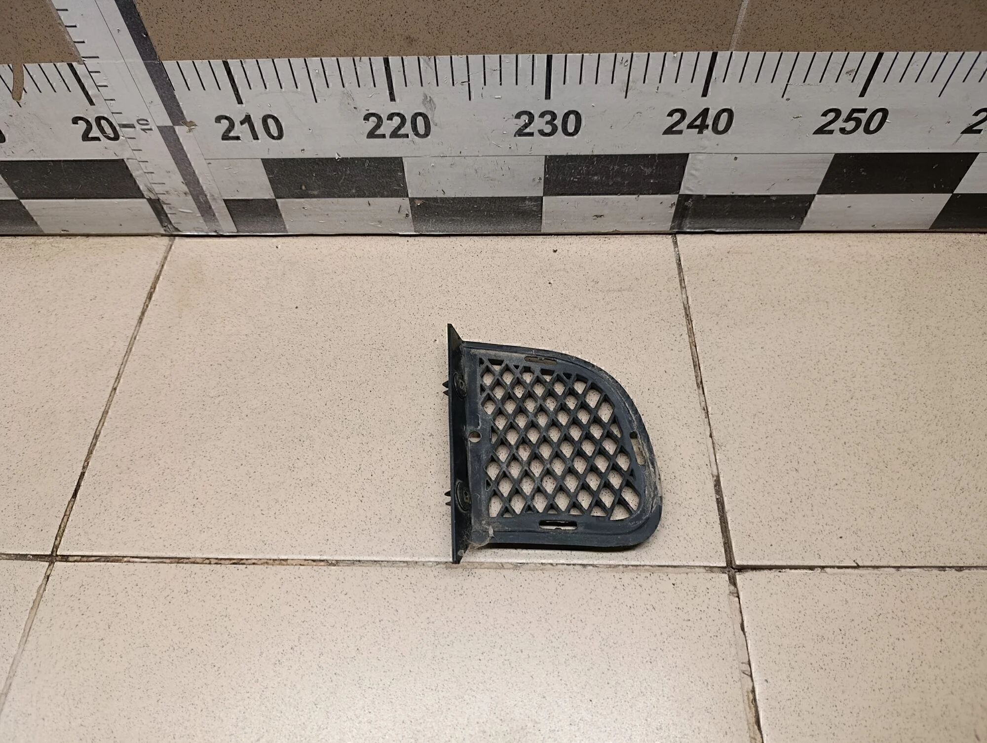 Решетка в бампер левая Tucson 2004-2010