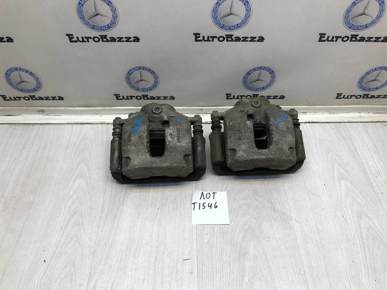 Тормозной суппорт передний Mercedes W204