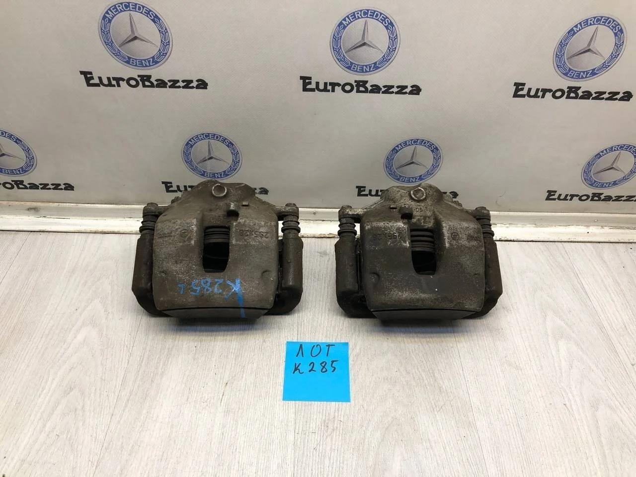 Тормозной суппорт передний Mercedes W204