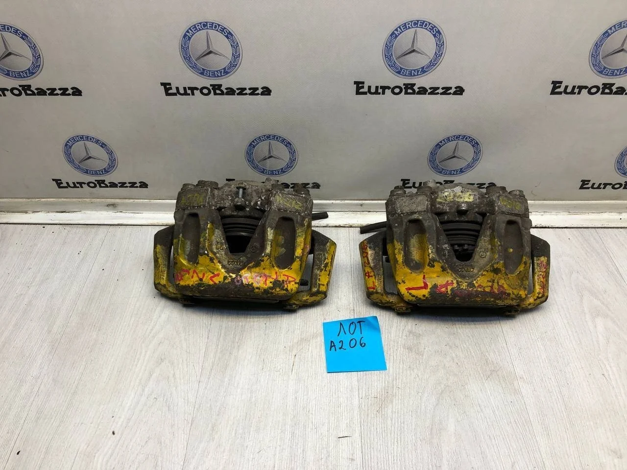 Тормозной суппорт передний Mercedes W212