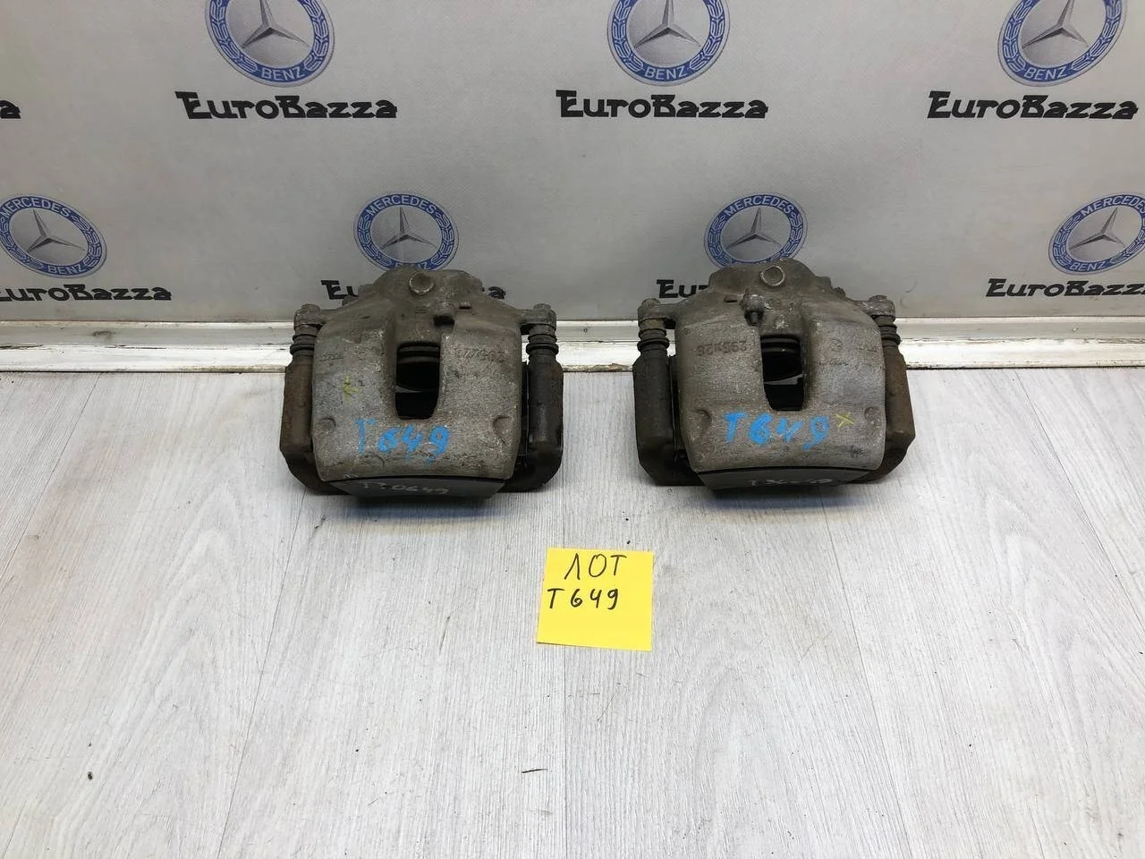 Тормозной суппорт передний Mercedes W204